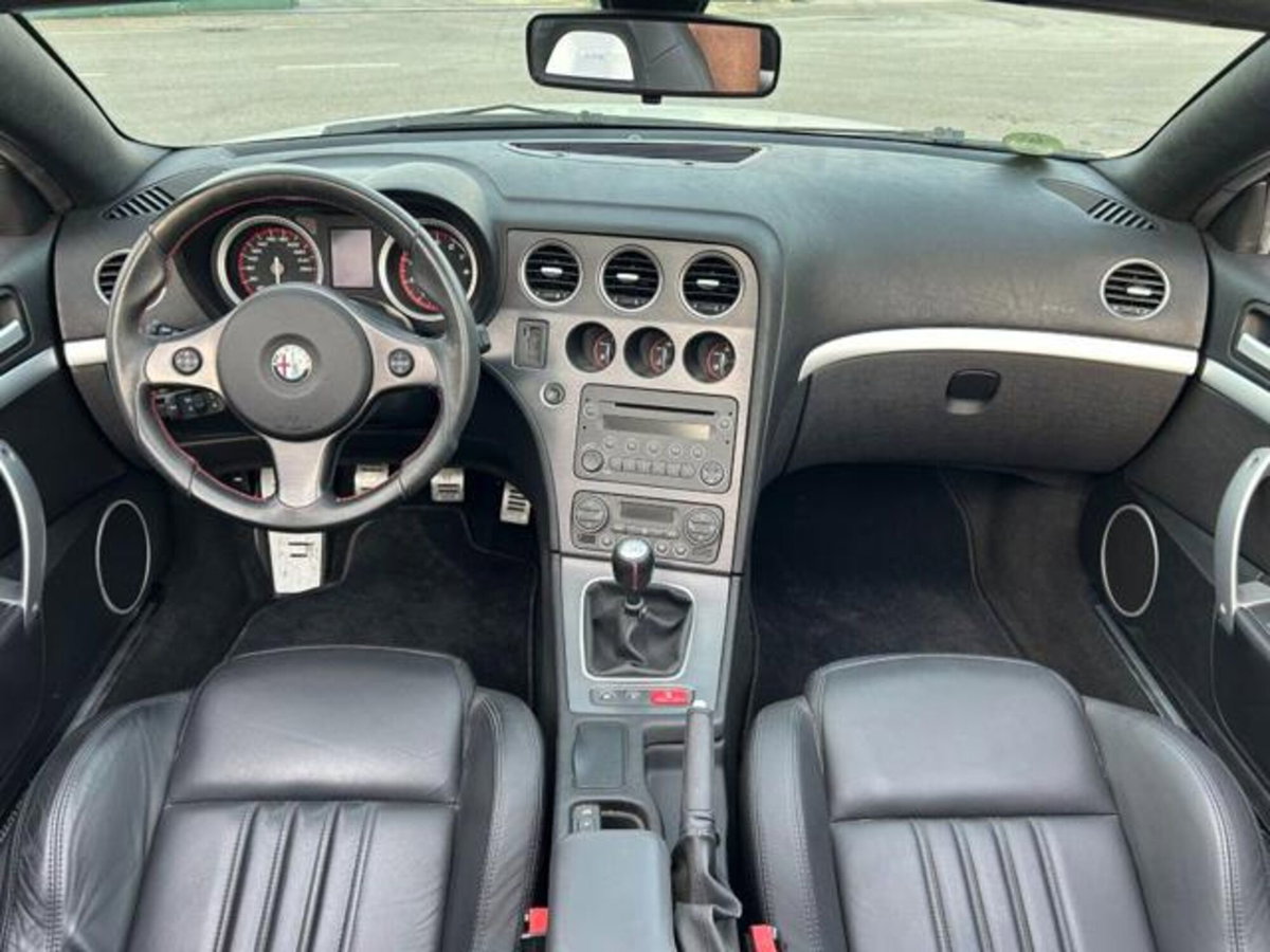 Alfa Romeo Spider 1750 TBi (8)