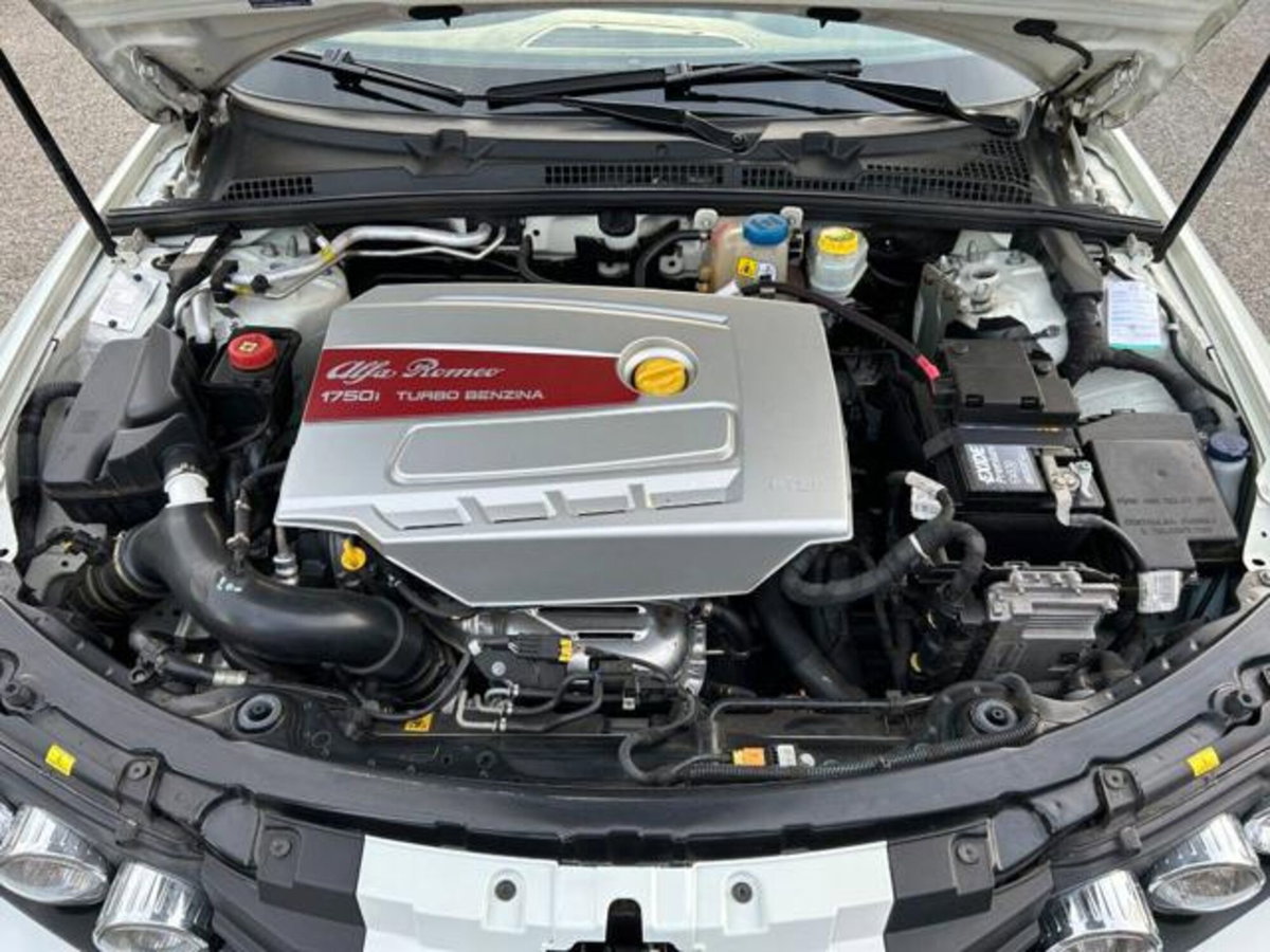 Alfa Romeo Spider 1750 TBi (9)