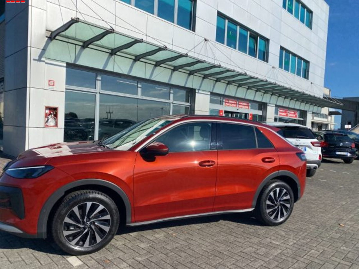 Volkswagen T-Roc 1.5 etsi Life 115cv dsg (2)