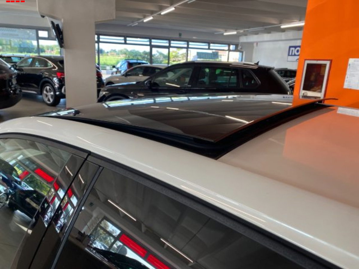 Volkswagen Golf 1.5 eTSI 150 CV EVO ACT DSG Style (6)