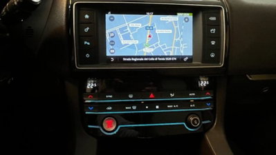 Jaguar F-Pace 2.0 D 180 CV AWD aut. Prestige (10)