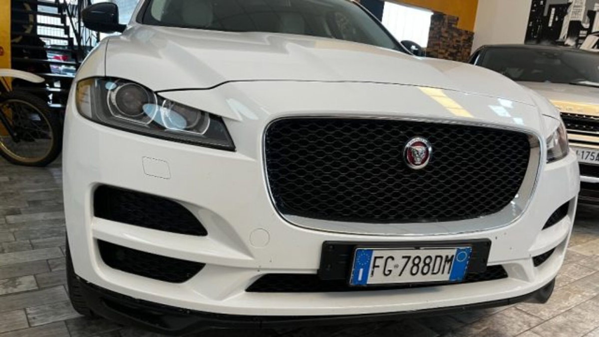 Jaguar F-Pace 2.0 D 180 CV AWD aut. Prestige (2)