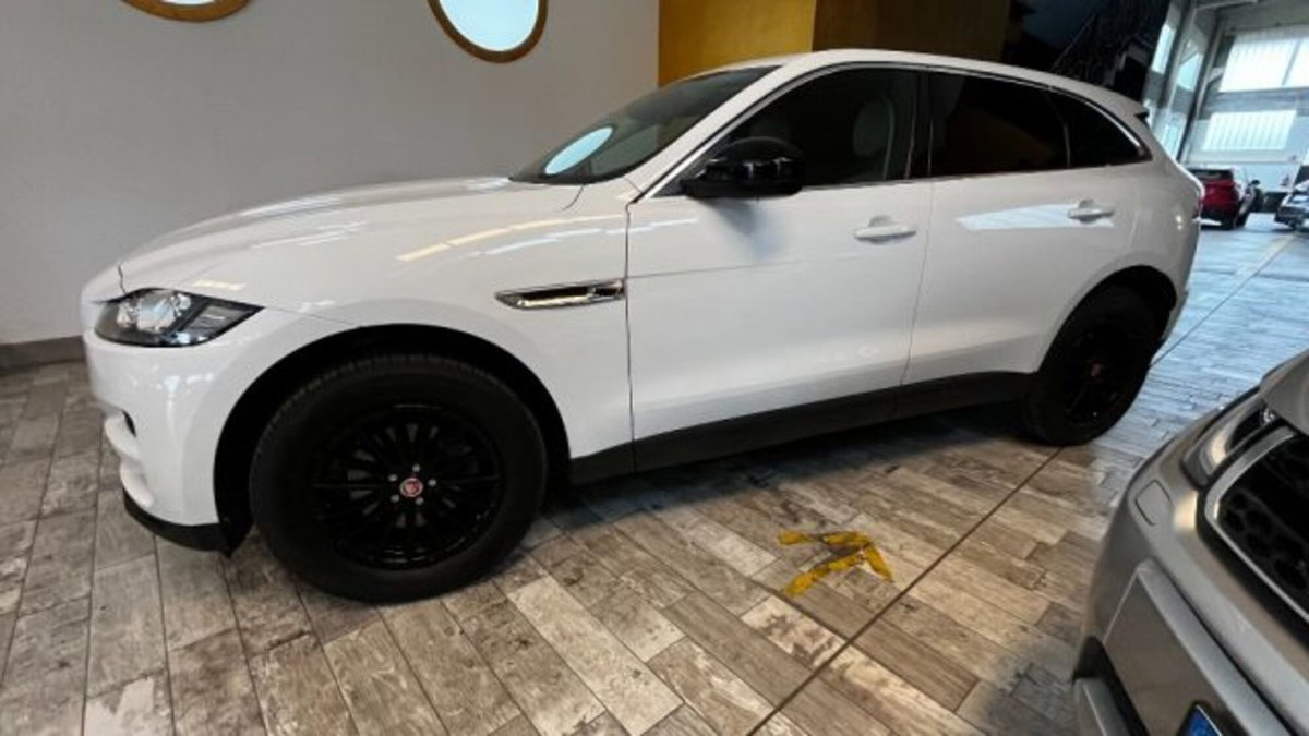 Jaguar F-Pace 2.0 D 180 CV AWD aut. Prestige (3)