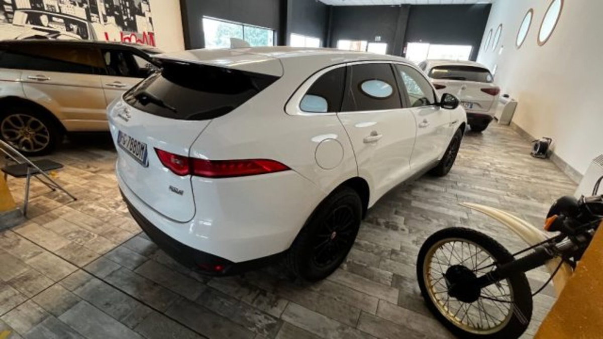 Jaguar F-Pace 2.0 D 180 CV AWD aut. Prestige (5)
