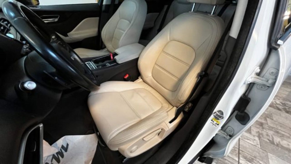 Jaguar F-Pace 2.0 D 180 CV AWD aut. Prestige (8)
