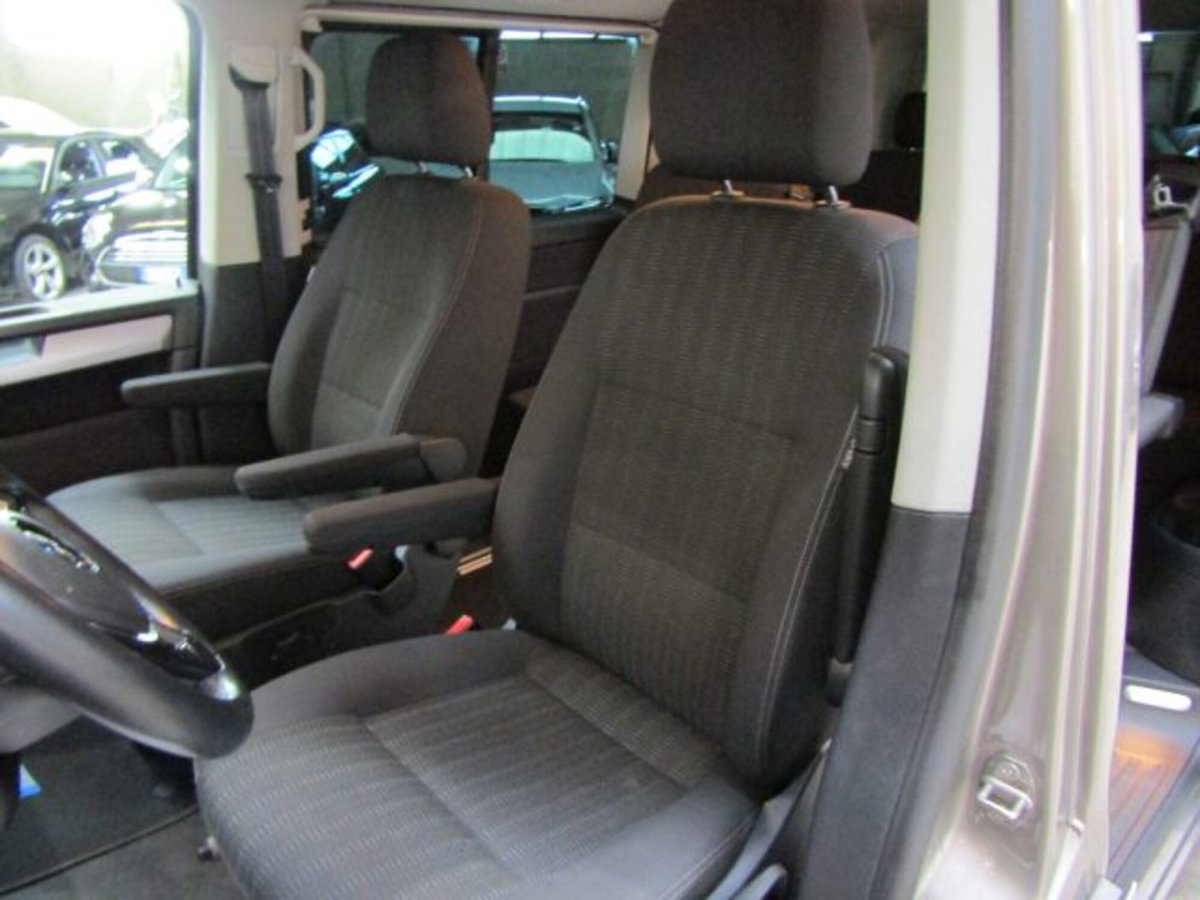 Volkswagen Multivan 2.0 TDI 150CV DSG 4Motion Highline (11)