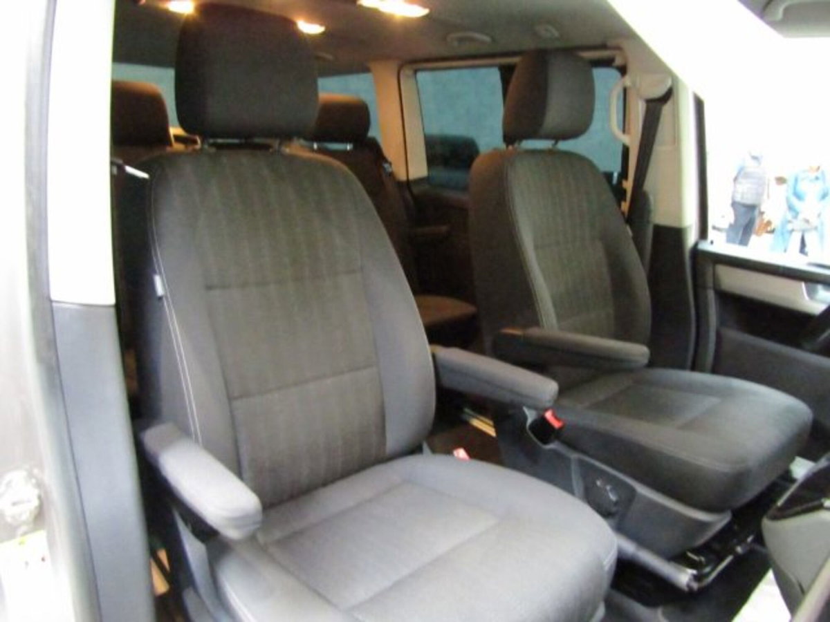 Volkswagen Multivan 2.0 TDI 150CV DSG 4Motion Highline (20)