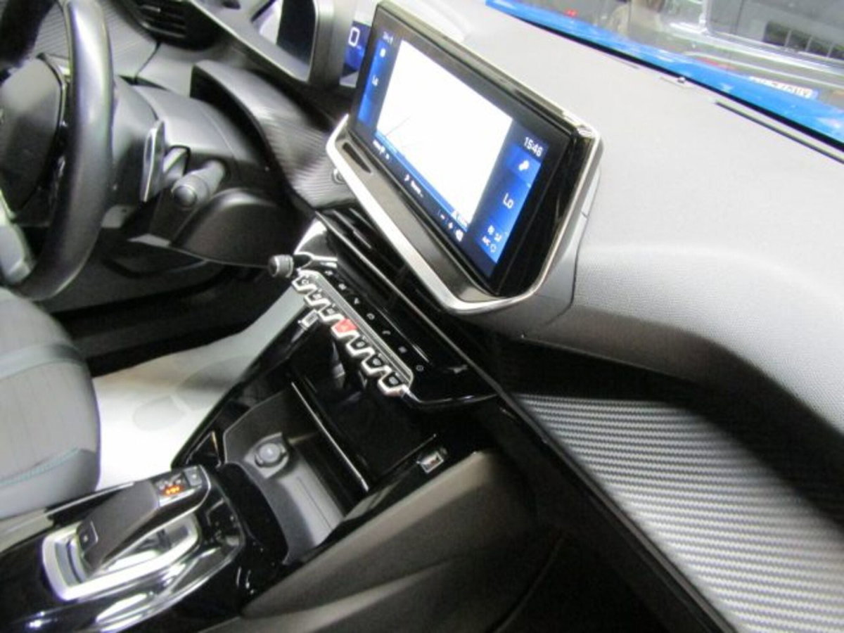 Peugeot 2008 PureTech 130 S&S EAT8 GT Pack (16)