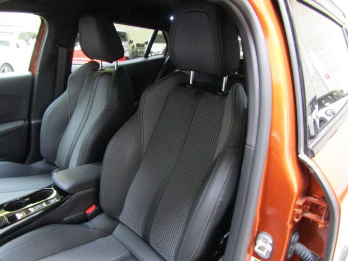 Peugeot 2008 PureTech 130 S&S EAT8 GT Line (10)