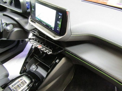 Peugeot 2008 PureTech 130 S&S EAT8 GT Line (17)