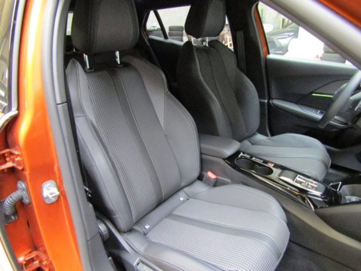 Peugeot 2008 PureTech 130 S&S EAT8 GT Line (18)