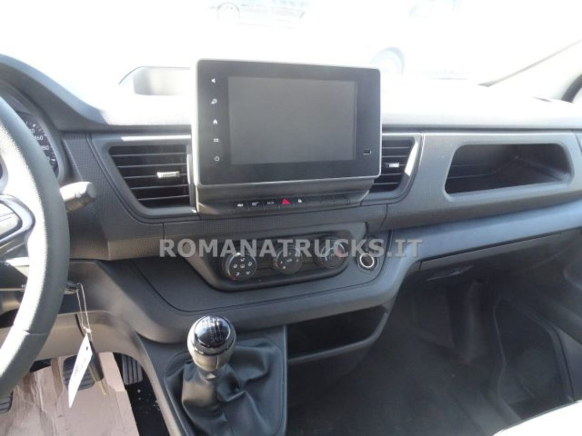 Renault Trafic 2.0 blue dci 110cv L1 Equilibre (14)