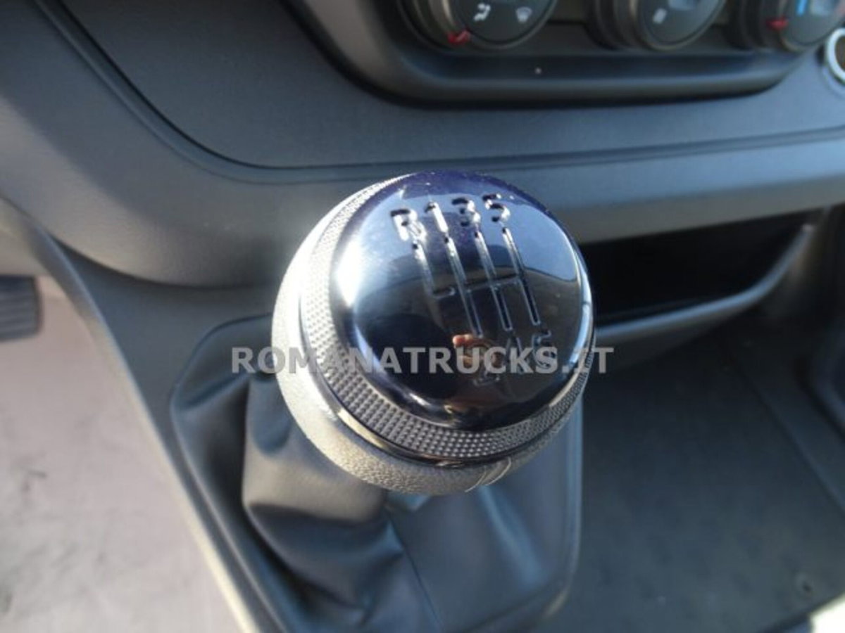 Renault Trafic 2.0 blue dci 110cv L1 Equilibre (15)
