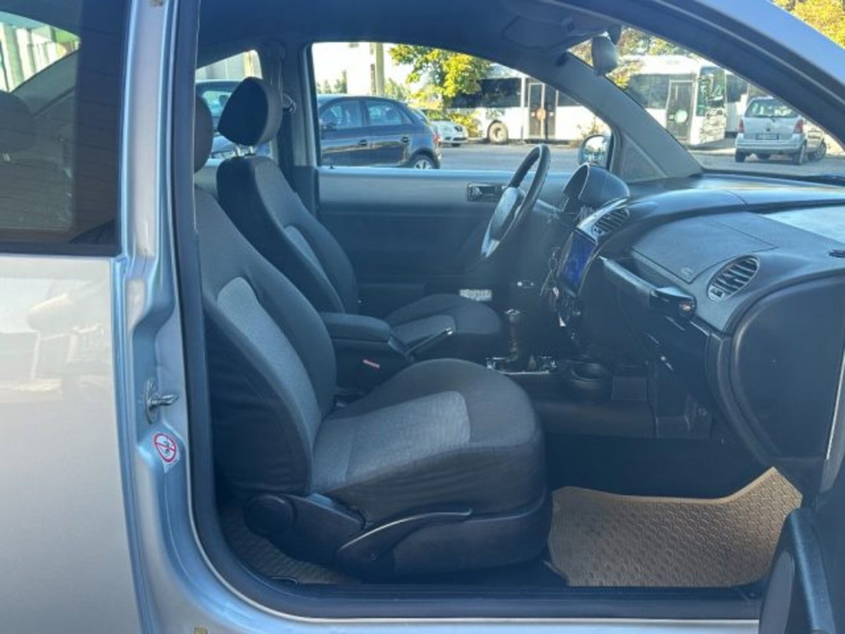 Volkswagen New Beetle 1.6 (13)