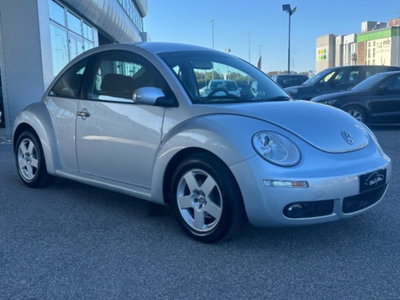 Volkswagen New Beetle 1.6 (2)