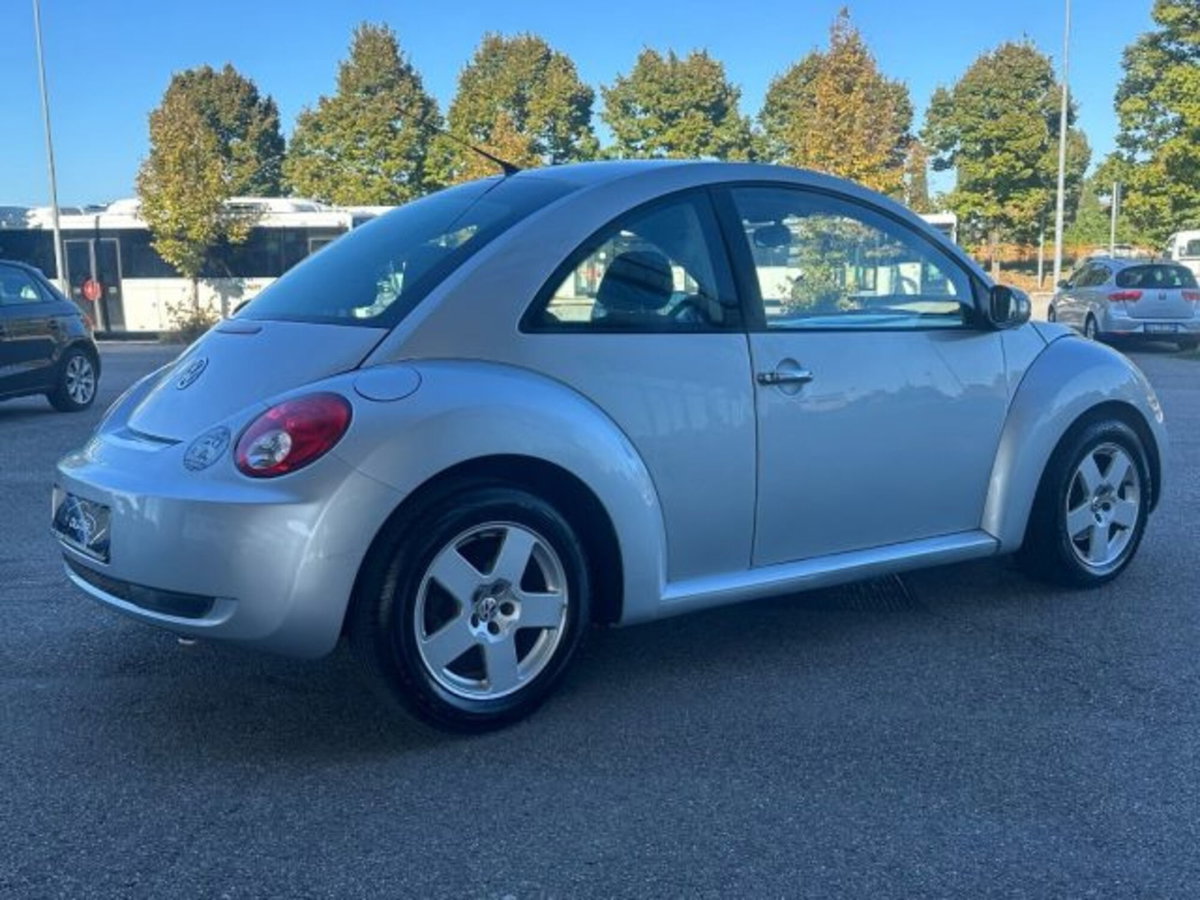 Volkswagen New Beetle 1.6 (5)
