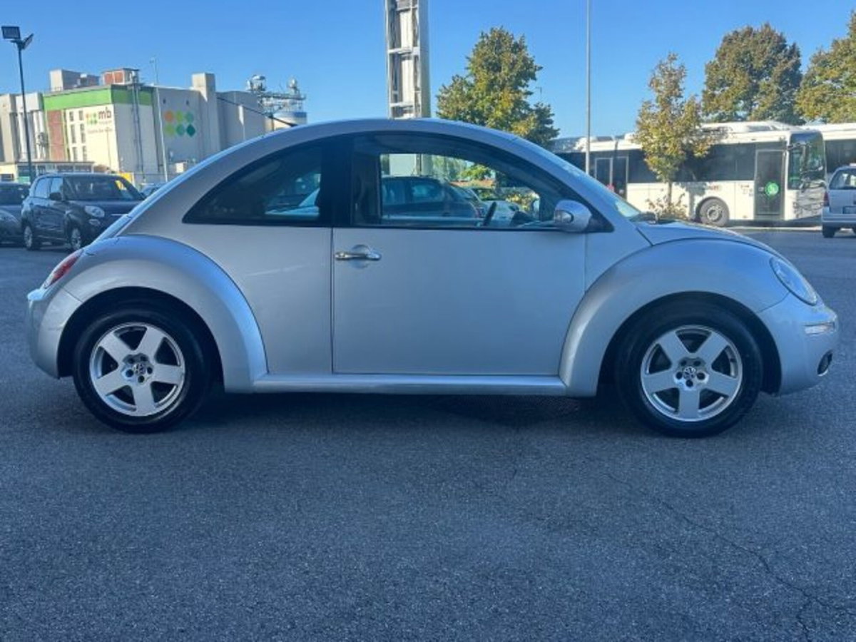 Volkswagen New Beetle 1.6 (7)