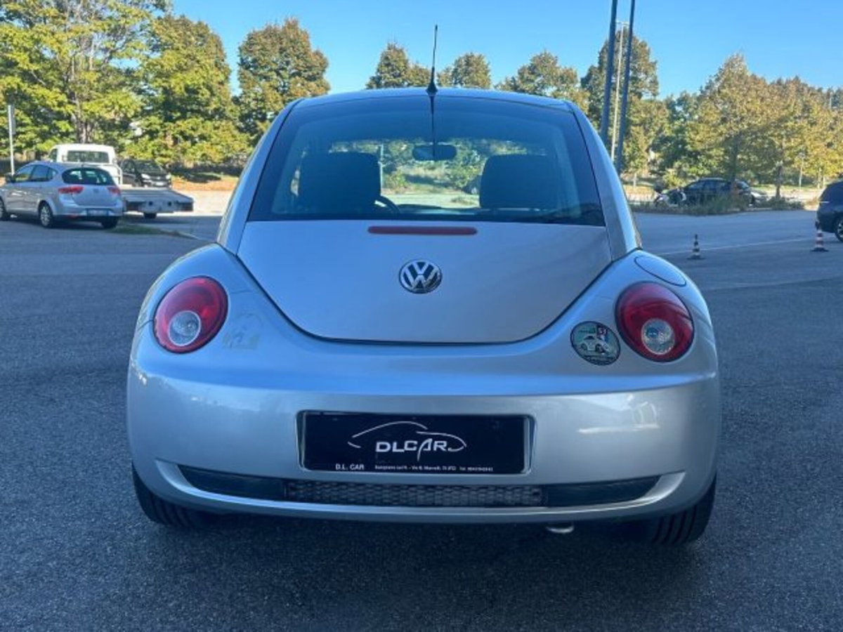 Volkswagen New Beetle 1.6 (9)