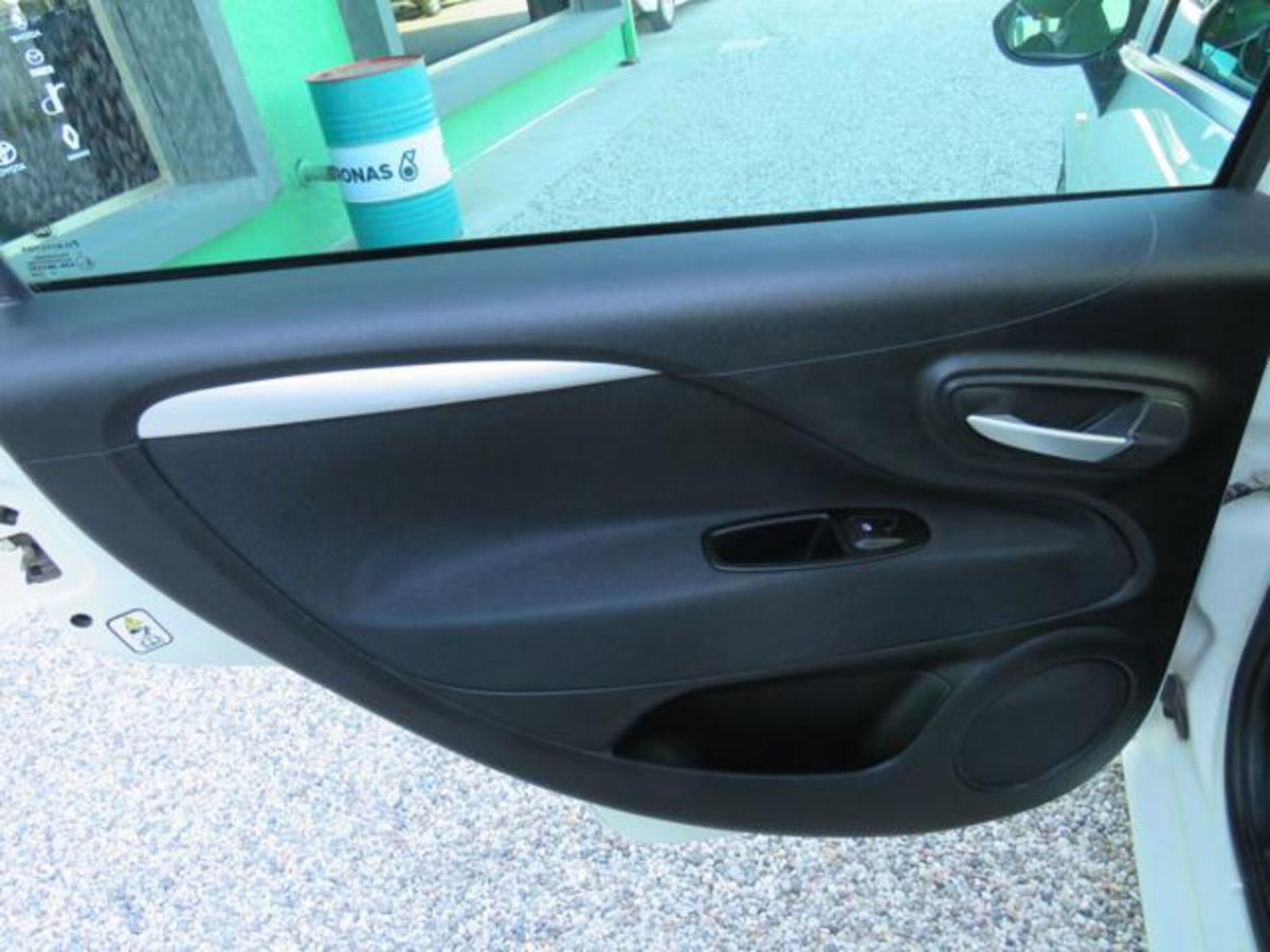 Fiat Punto 1.3 MJT II S&S 95 CV 5 porte Sport (19)