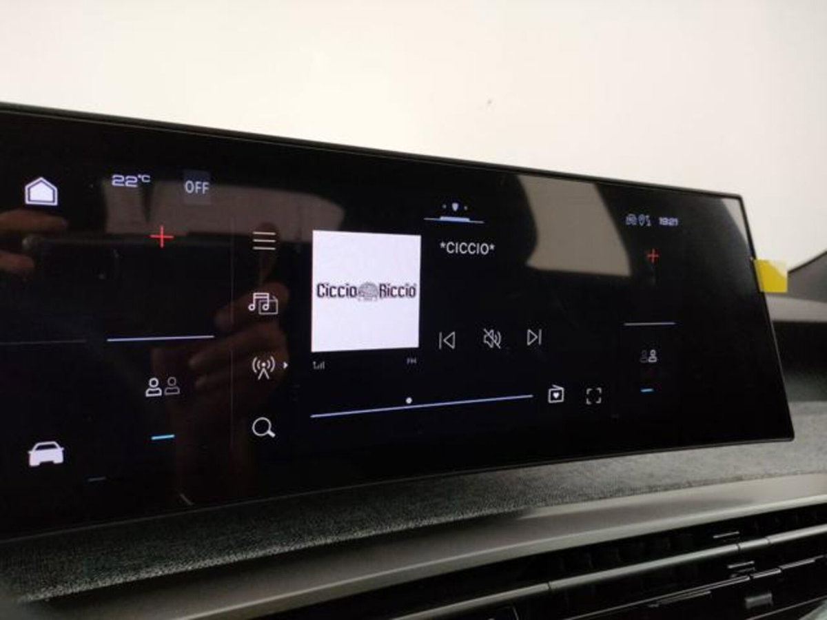 Peugeot 3008 1.2 hybrid Allure Business 145cv e-dcs6 (11)