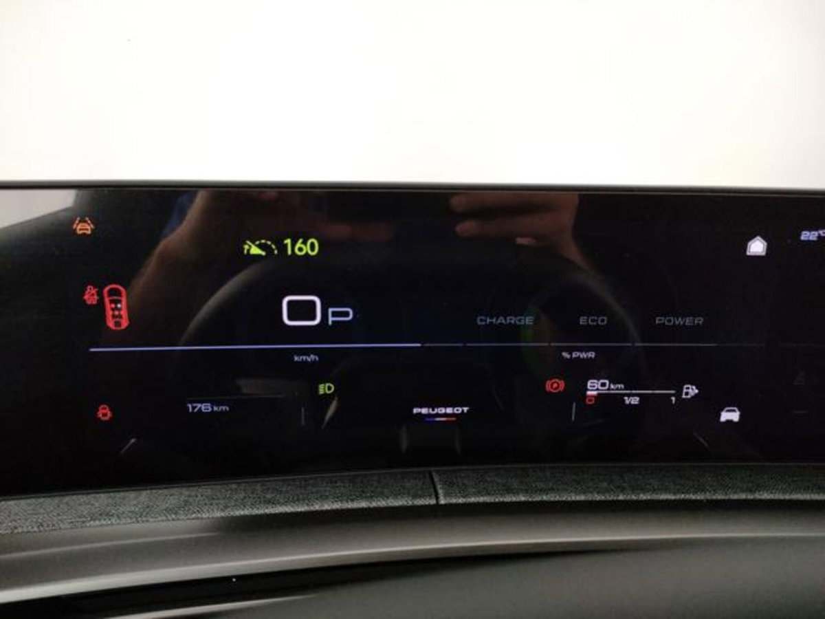 Peugeot 3008 1.2 hybrid Allure Business 145cv e-dcs6 (17)