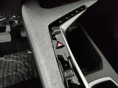 Peugeot 3008 1.2 hybrid Allure Business 145cv e-dcs6 (18)