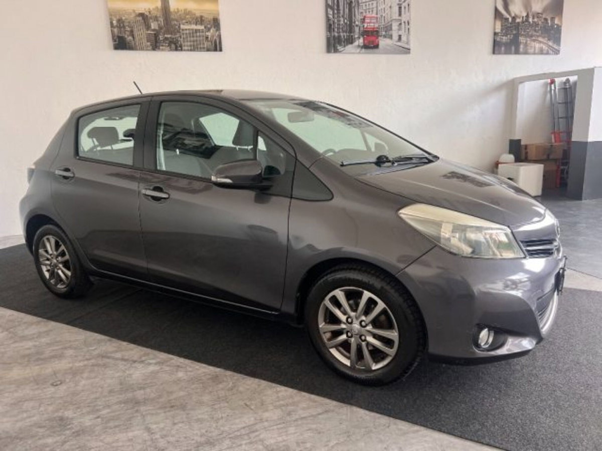 Toyota Yaris 1.0 5 porte Lounge (3)