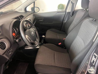 Toyota Yaris 1.0 5 porte Lounge (6)