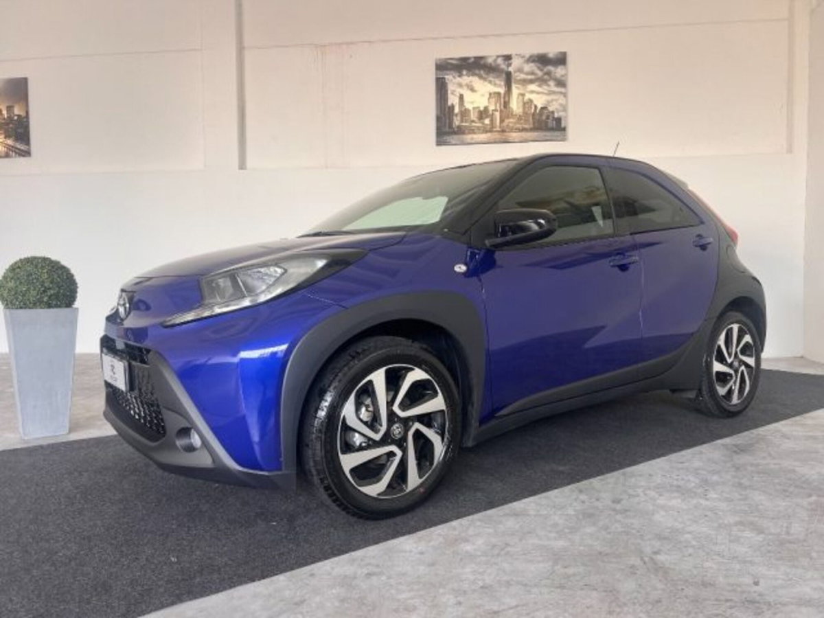 Toyota Aygo X 1.0 VVT-i 72 CV 5p. Undercover S-CVT (2)