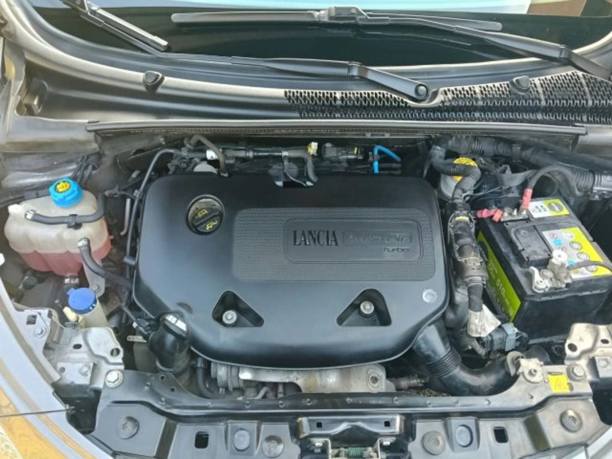 Lancia Ypsilon 0.9 TwinAir 85 CV 5 porte Metano Ecochic Gold (13)