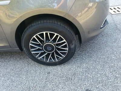 Lancia Ypsilon 0.9 TwinAir 85 CV 5 porte Metano Ecochic Gold (15)