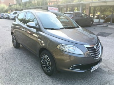 Lancia Ypsilon 0.9 TwinAir 85 CV 5 porte Metano Ecochic Gold (2)