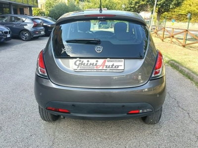 Lancia Ypsilon 0.9 TwinAir 85 CV 5 porte Metano Ecochic Gold (3)