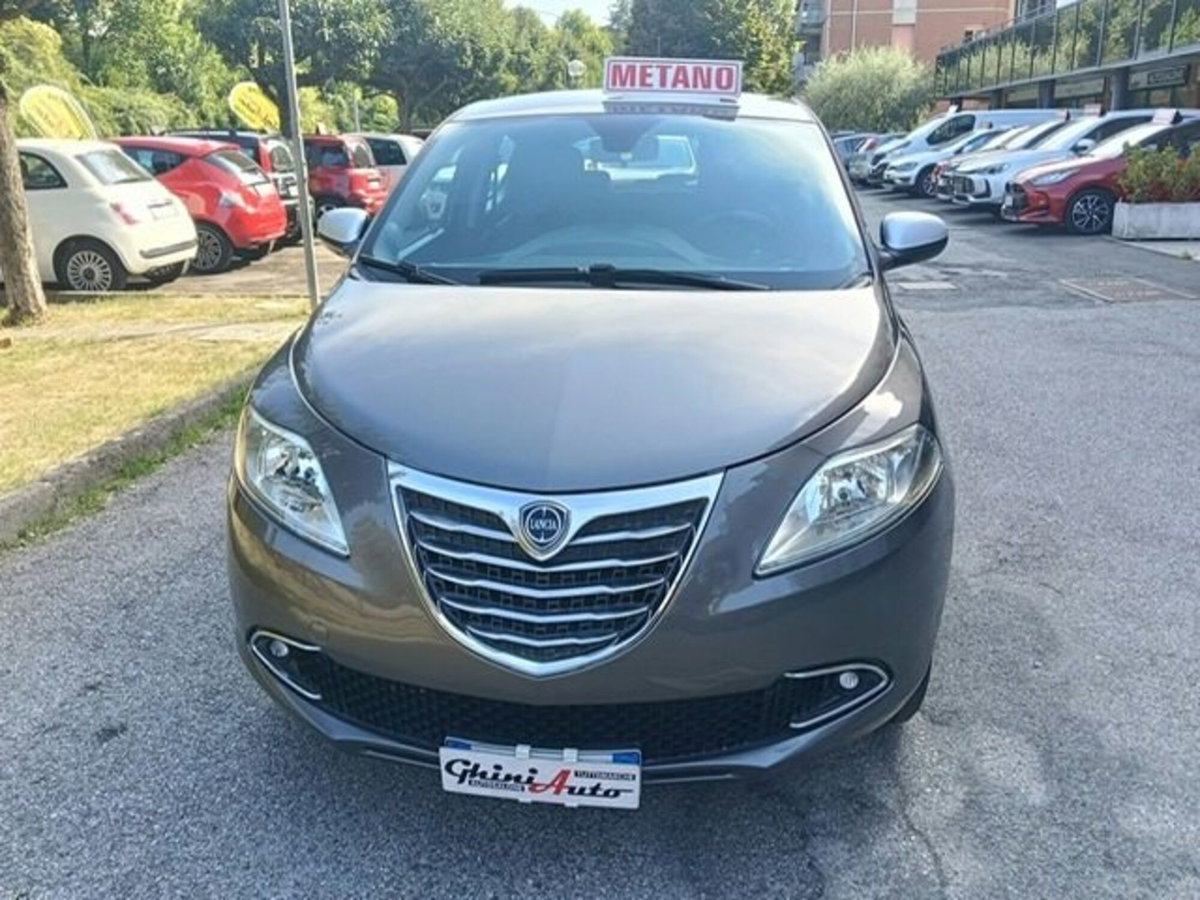 Lancia Ypsilon 0.9 TwinAir 85 CV 5 porte Metano Ecochic Gold (4)