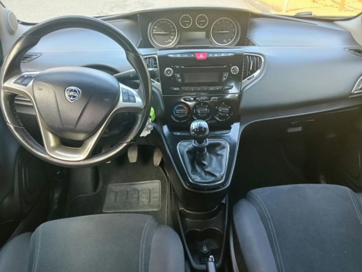 Lancia Ypsilon 0.9 TwinAir 85 CV 5 porte Metano Ecochic Gold (6)
