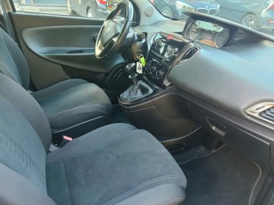 Lancia Ypsilon 0.9 TwinAir 85 CV 5 porte Metano Ecochic Gold (7)