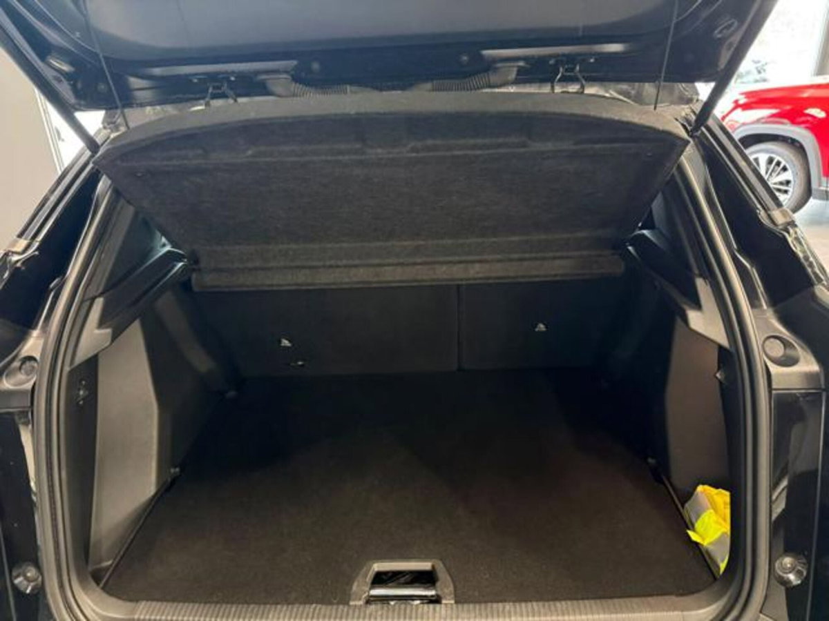 Peugeot 2008 PureTech 130 S&S EAT8 GT Line (13)