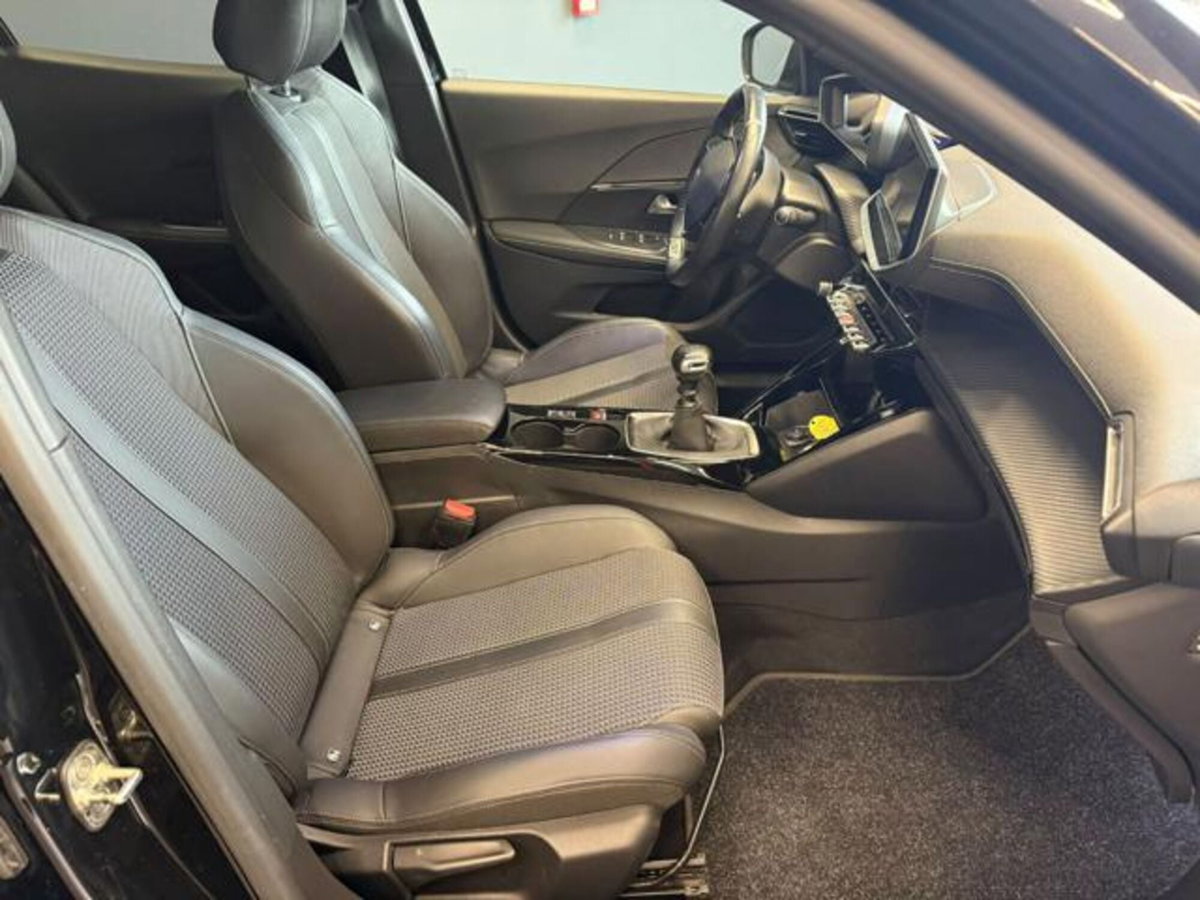 Peugeot 2008 PureTech 130 S&S EAT8 GT Line (20)