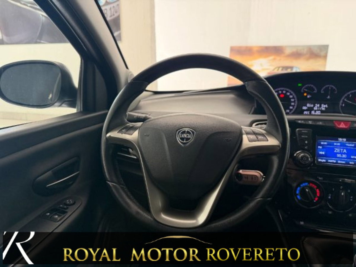 Lancia Ypsilon 1.2 69 CV 5 porte Gold (10)