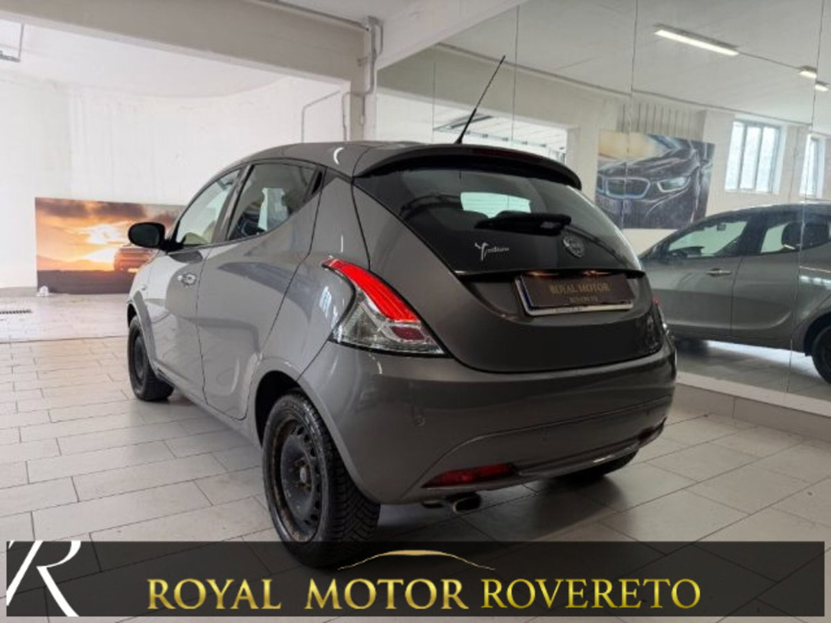 Lancia Ypsilon 1.2 69 CV 5 porte Gold (4)