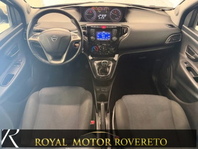 Lancia Ypsilon 1.2 69 CV 5 porte Gold (9)