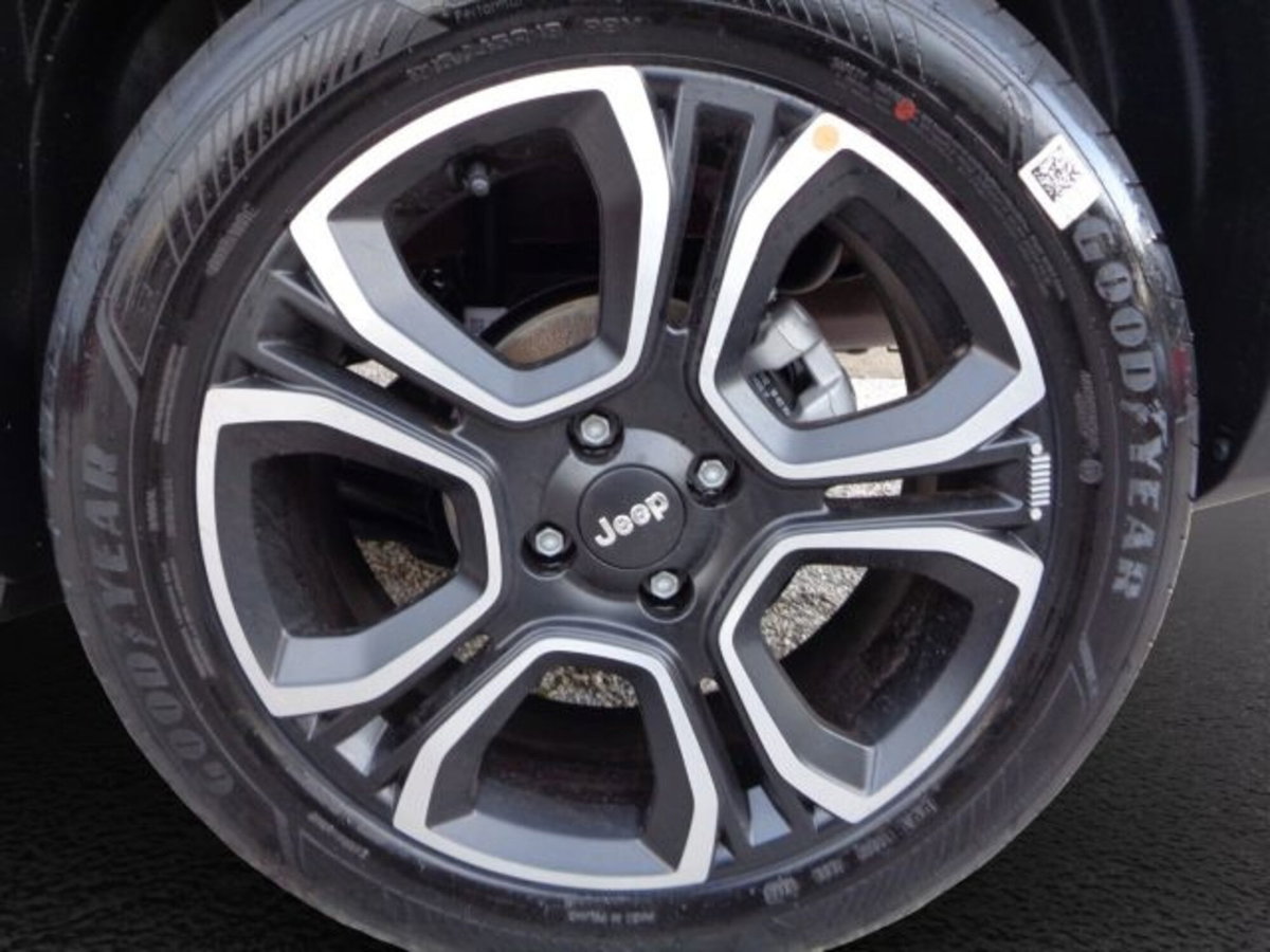 Jeep Avenger 1.2 turbo Summit fwd 100cv (15)