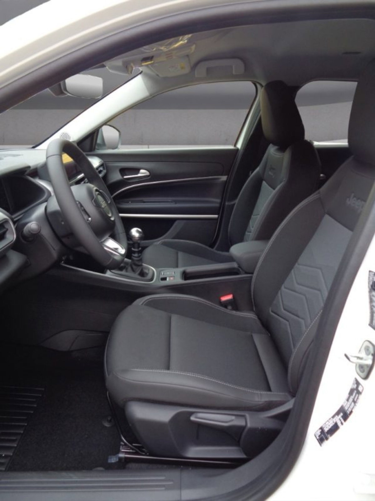 Jeep Avenger 1.2 turbo Summit fwd 100cv (6)