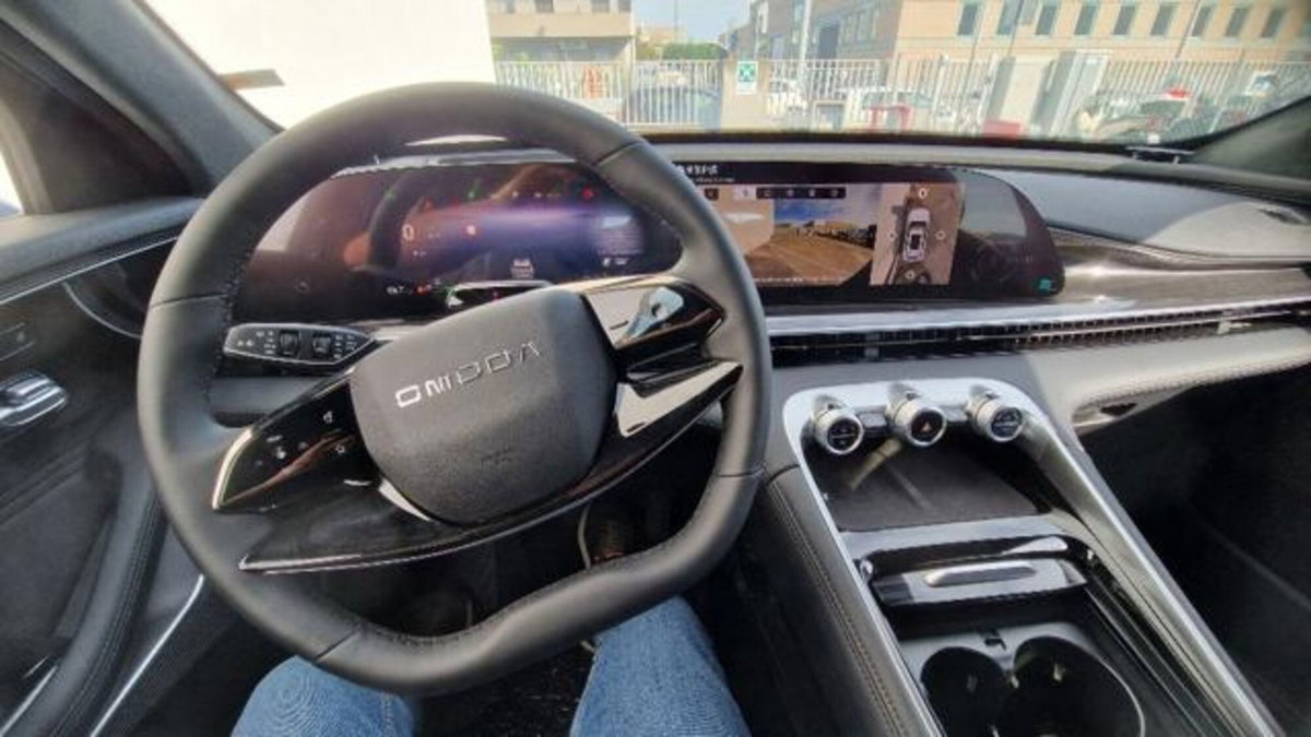 Omoda Omoda 9 SHS-P 1.5 tgdi phev Premium i-awd dht (10)