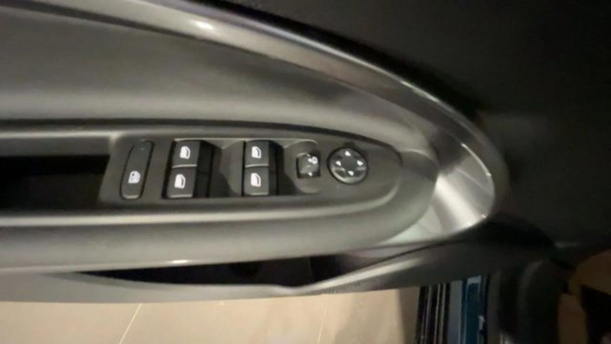 Fiat 600 1.2 hybrid Sport 145cv auto (12)