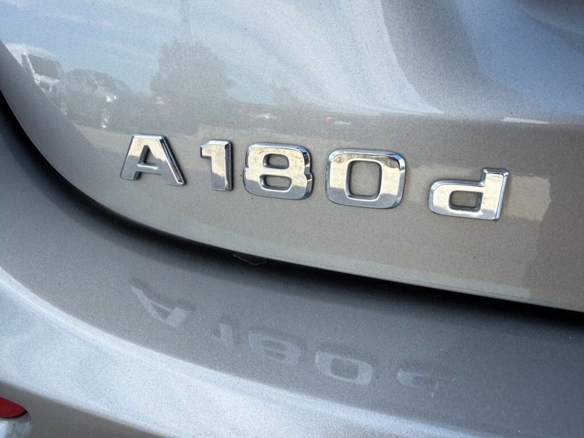 Mercedes-Benz Classe A 180 d Automatic Business (14)