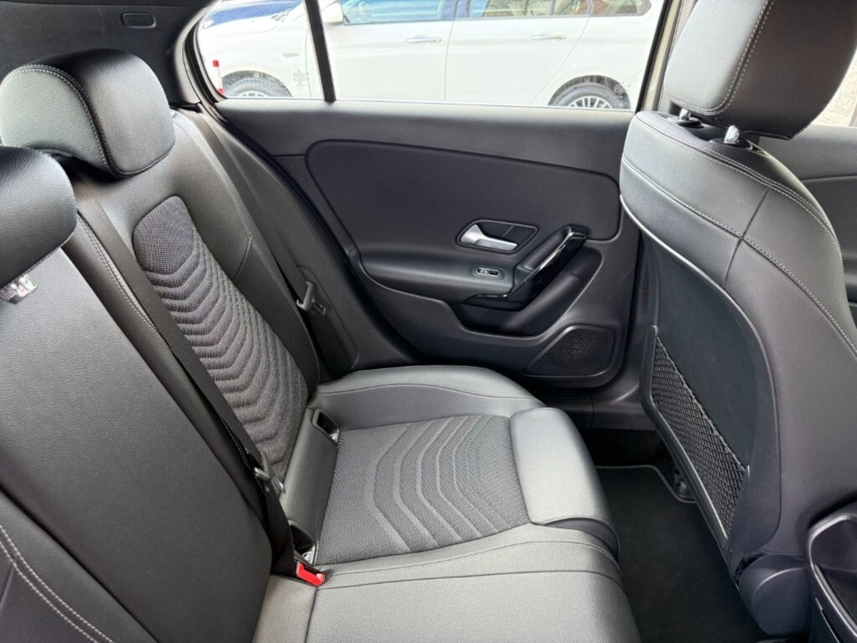 Mercedes-Benz Classe A 180 d Automatic Business (20)