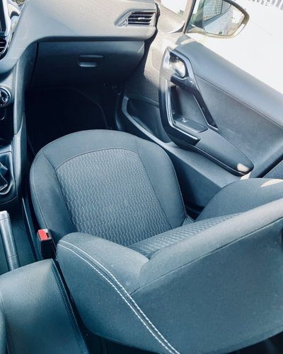 Peugeot 208 75 5 porte Active (10)