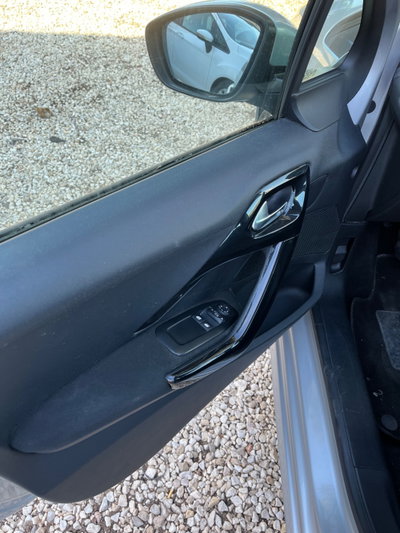 Peugeot 208 75 5 porte Active (11)