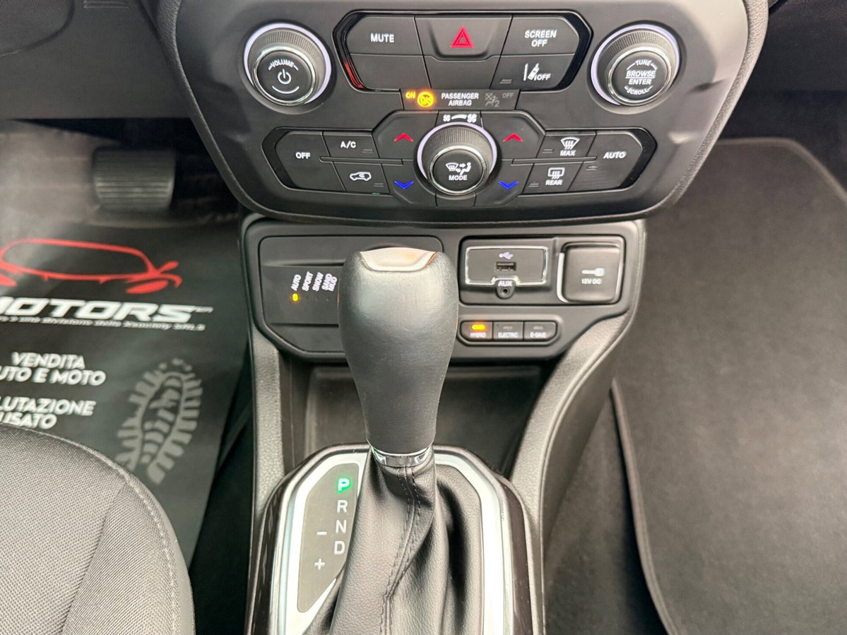 Jeep Renegade 1.3 T4 190CV PHEV 4xe AT6 Limited (20)